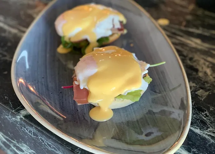 1907 By Louis Panzió Polis